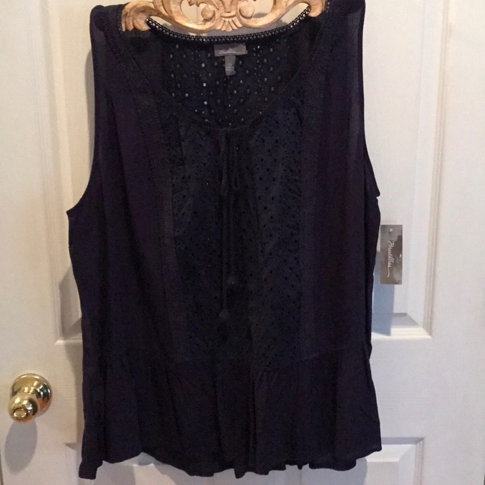 Navy sleeveless top with great detailing, size 2x
